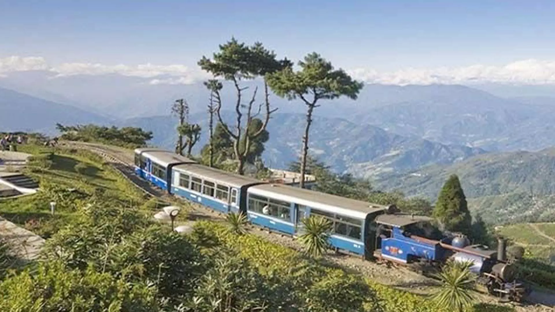 Holiday trip: Darjeeling is famous as the Queen of Hills, enjoy traveling like this. Holiday trip: Darjeeling is famous as the queen of hills, enjoy visiting it like