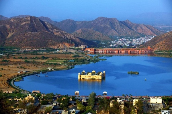 From Jal Mahal to Nahargarh Fort, visit these famous places of Jaipur during your vacation. Jaipur Tourist Palaces: From Jal Mahal to Nahargarh Fort, vacation...