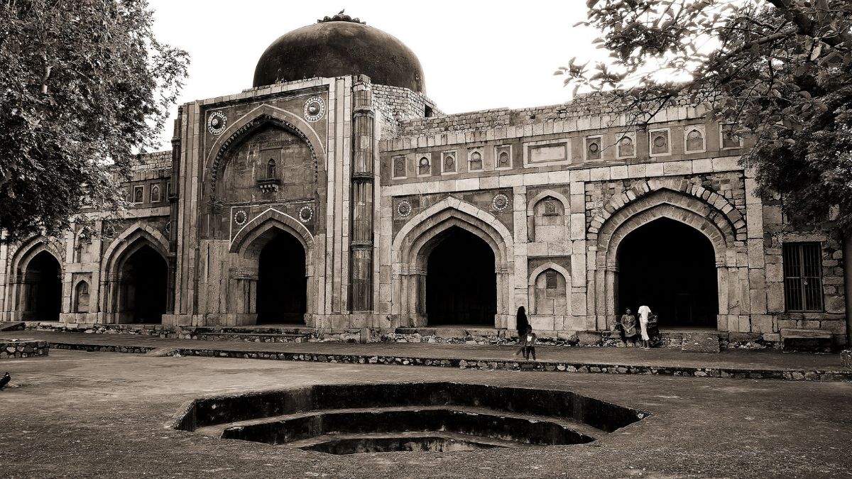 Whispers, footsteps, shadows! Know the haunted history of 16th century Jamali Kamali, Delhi