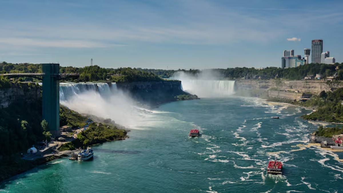 If you go to visit Canada then definitely do these things. things to do in canada | HerZindagi