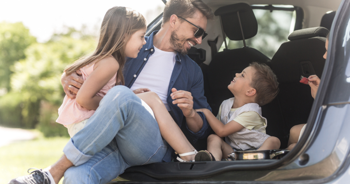 Road Trip Tips With Toddlers: If you don't want to make a road trip boring for children, then pack these things first - how to keep busy and entertaining