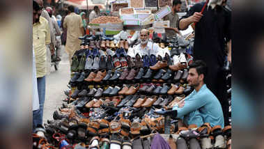 Cheapest Leather Shoes In Agra, the country's cheapest shoes are available in this city of UP, buy 5 good leather shoes for Rs 500 - agra cheapest footwear shoes you can