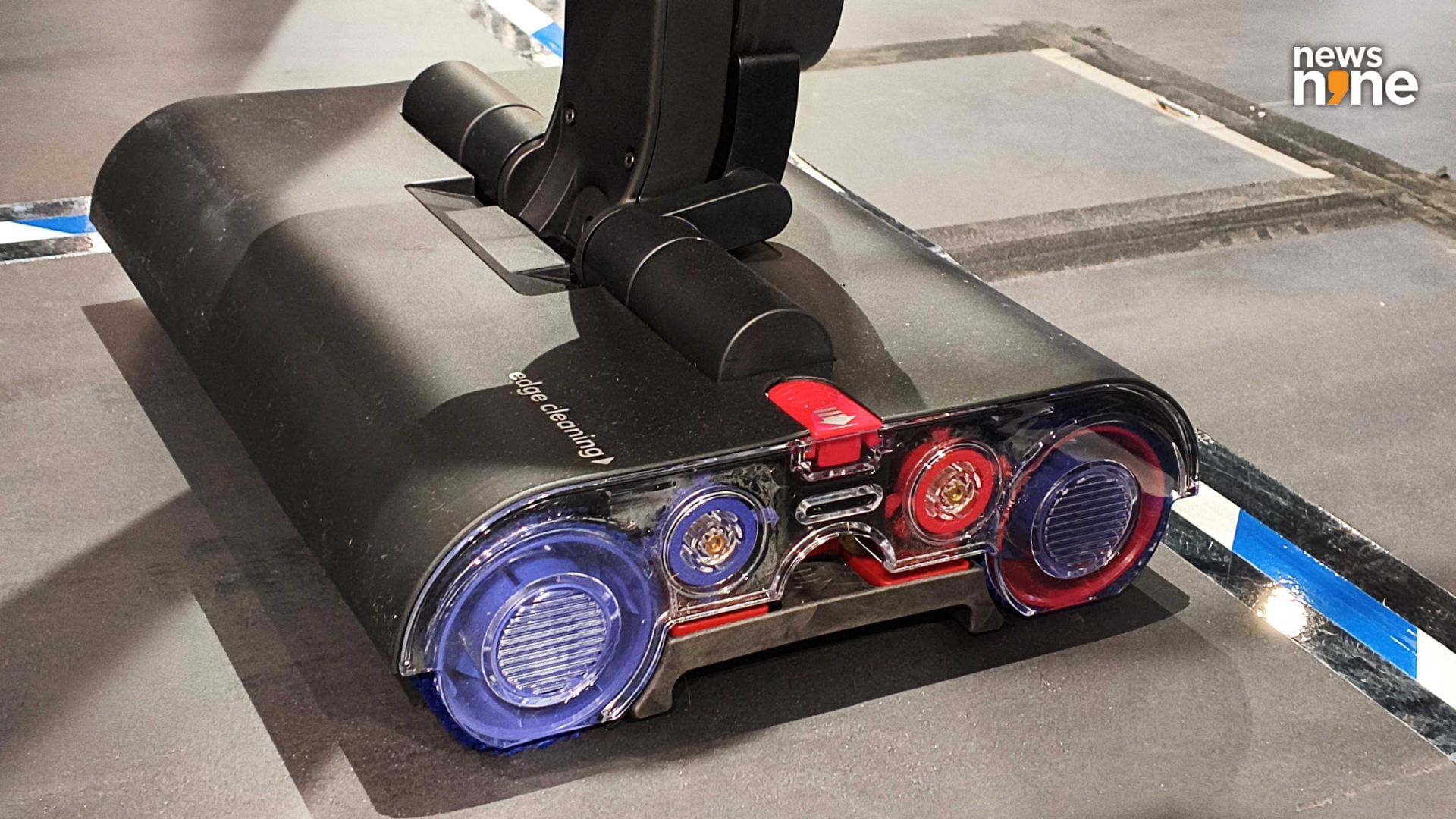 The Dyson WashG1 counterrotating microfibre rollers. (Image Credit: Aditya Madanapalle).