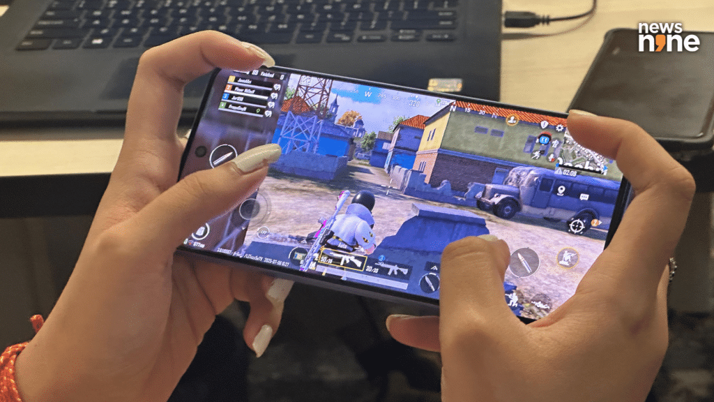 Playing BGMI in OnePlus Nord CE 5. (Image Credit: Pragya Singha Roy/News9)