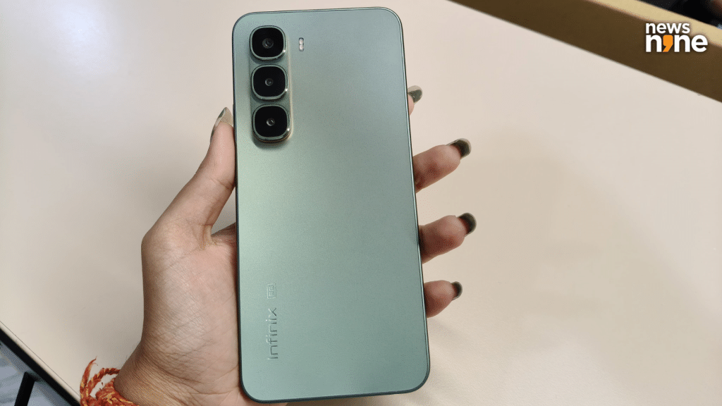 Infinix Hot 60 5G+ Review. (Image Credit: Pragya Singha Roy/News9)