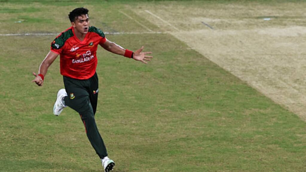 "I don't have any fun with my father," Taskin Ahmed's hilarious reaction to Mohammad Nawaz's dismissal