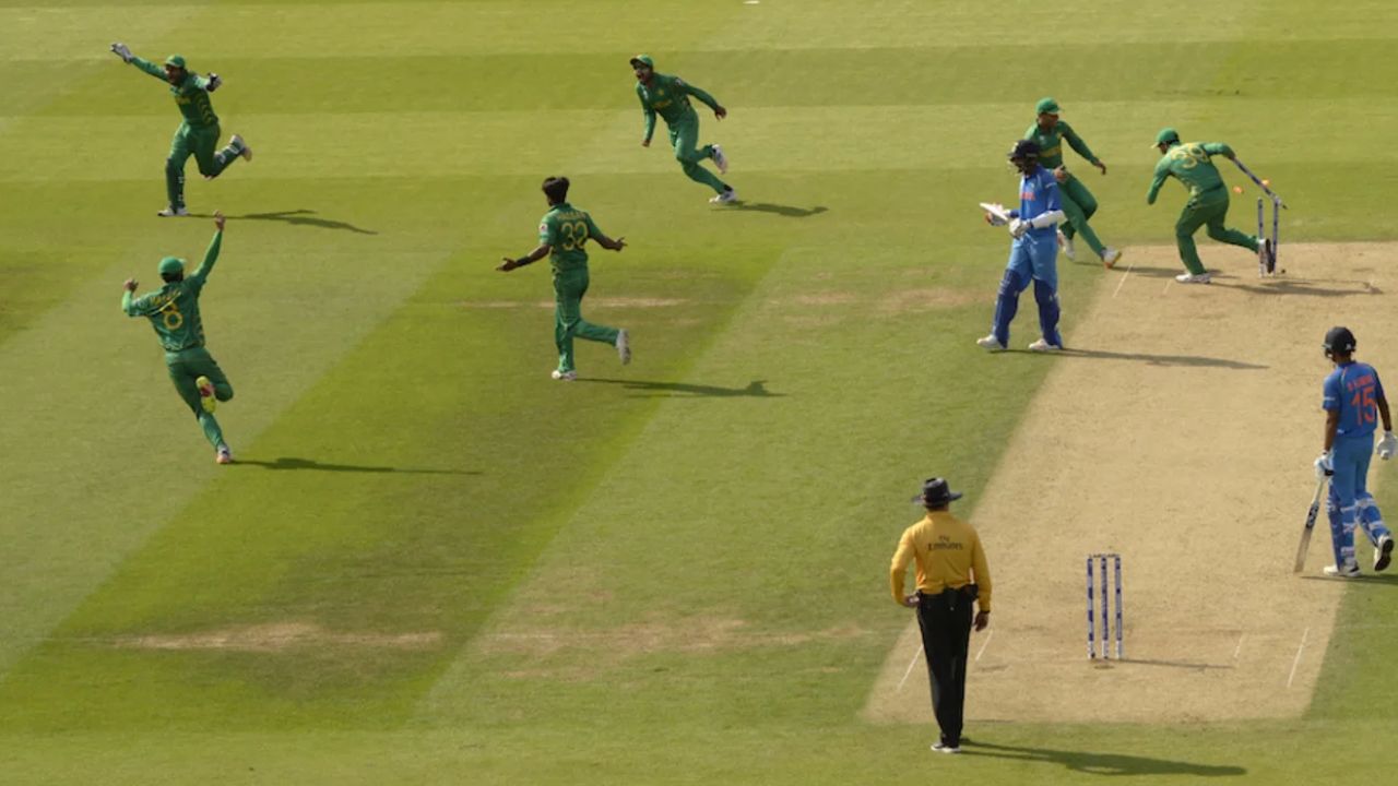 Team India का विकेट लेने के बाद जश्न मनाते हुए पाकिस्तानी खिलाड़ी 