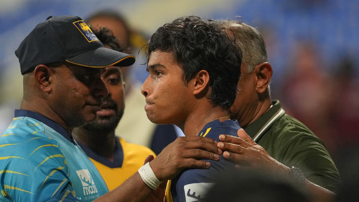 मातम में बदली ख़ुशी, Asia Cup 2025 के बीच इस क्रिकेटर के घर पसरा मातम, पिता का अचानक हुआ निधन 2