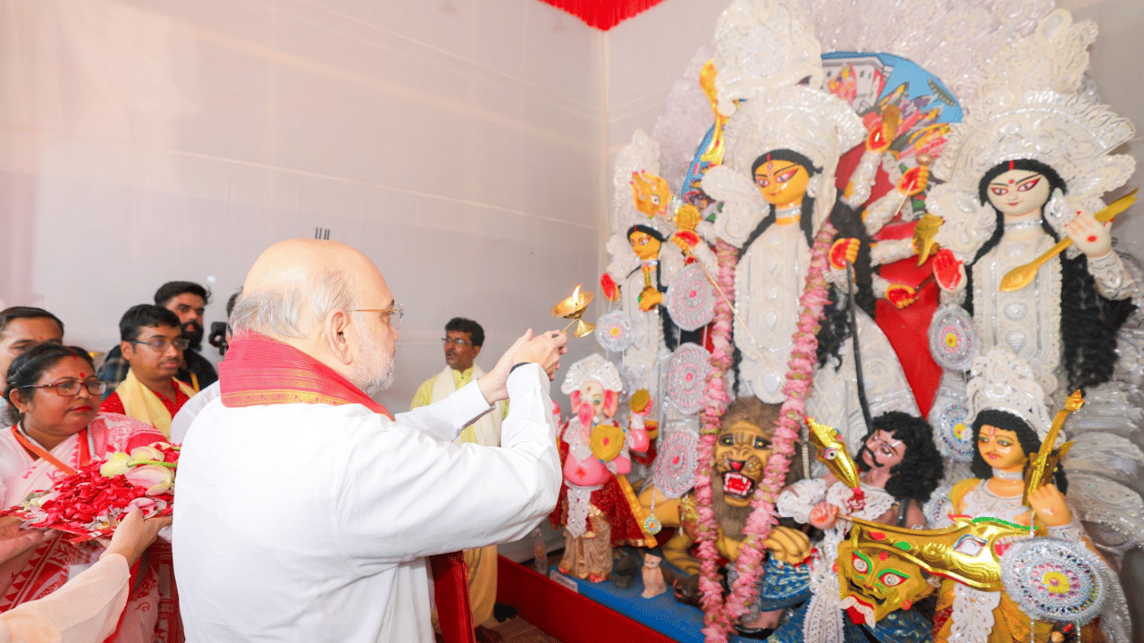 Amit Shah in Kolkata for Durga Puja 2025: Tour highlights, temple visits, and pandal inauguration 