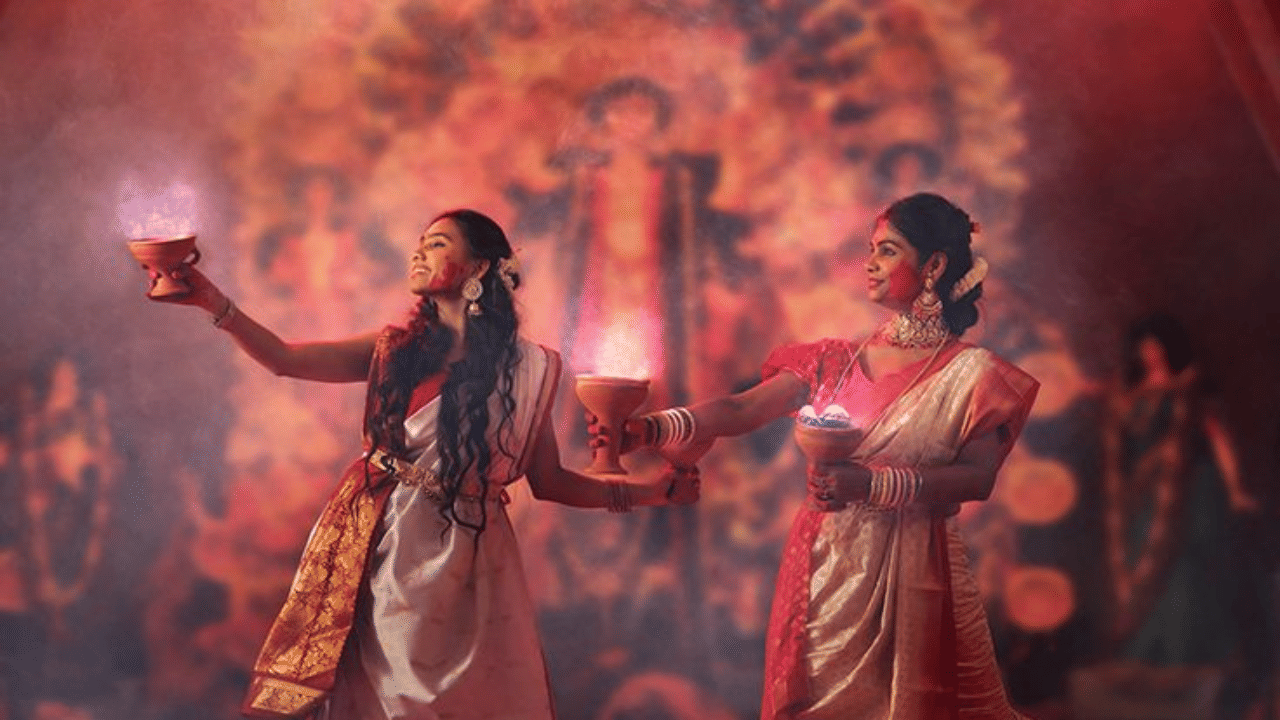 Durga Puja 2023: What is Dhunuchi Naach? Why This Unique Dance Form is Performed in The Divine Presence of Maa Durga