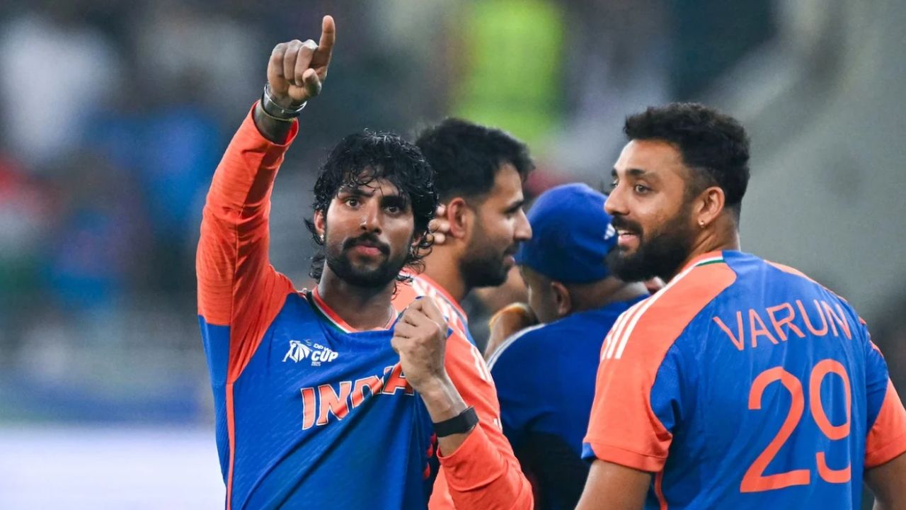 Asia Cup के फाइनल में जीत का जश्न मनाते हुए तिलक वर्मा 