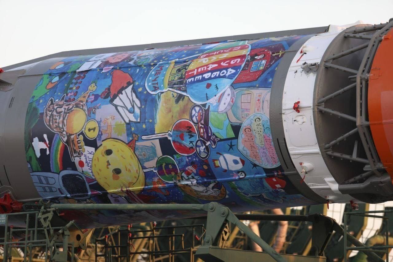 Another view of the Rocket of Dreams. (Image Credit: Roscosmos). 