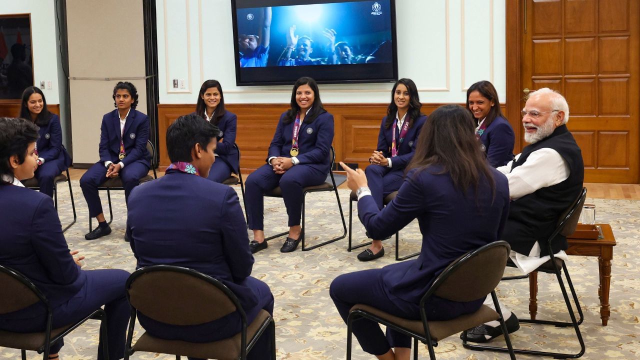 Pm Modi Meets Team India (1)