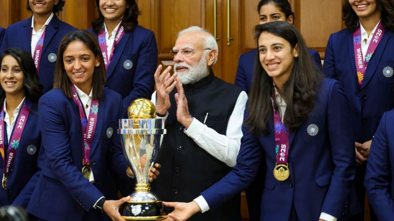 Pm Modi Meets Team India