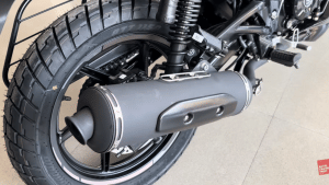 New Bajaj Pulsar 220F Eurogrip ATT 1150 tyres (Image from Auto travel tech/ Youtube)