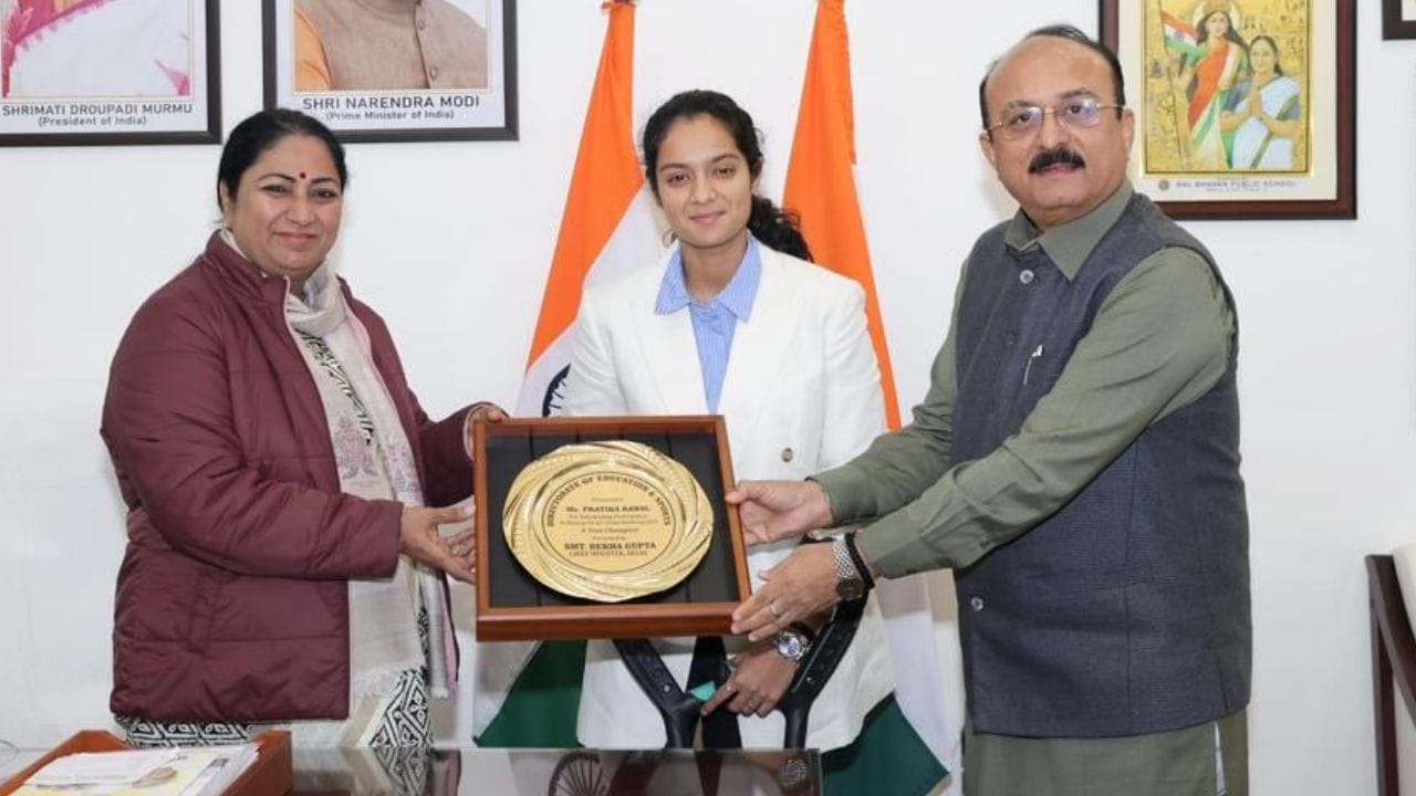 Rekha Gupta And Pratika Rawal (1)