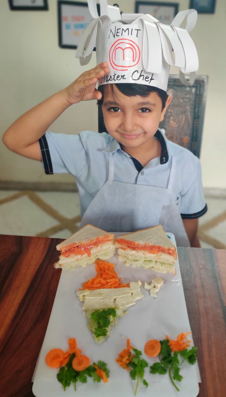 This contains: Tricolour Sandwich, plating with tricolour Indian map