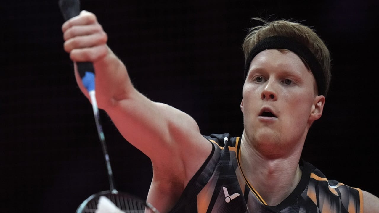 Men's Singles Badminton Finals Match