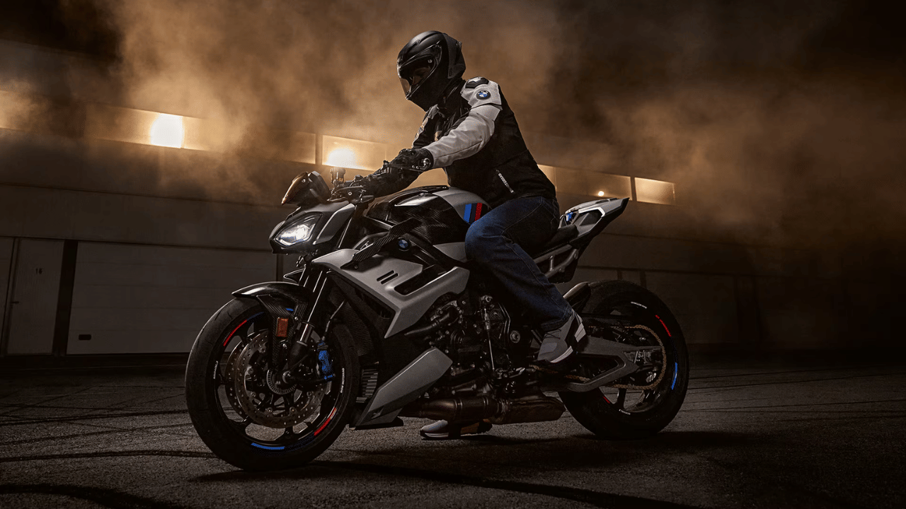 2026 BMW M 1000 R