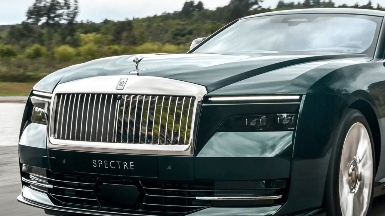Standard Rolls-Royce Spectre.