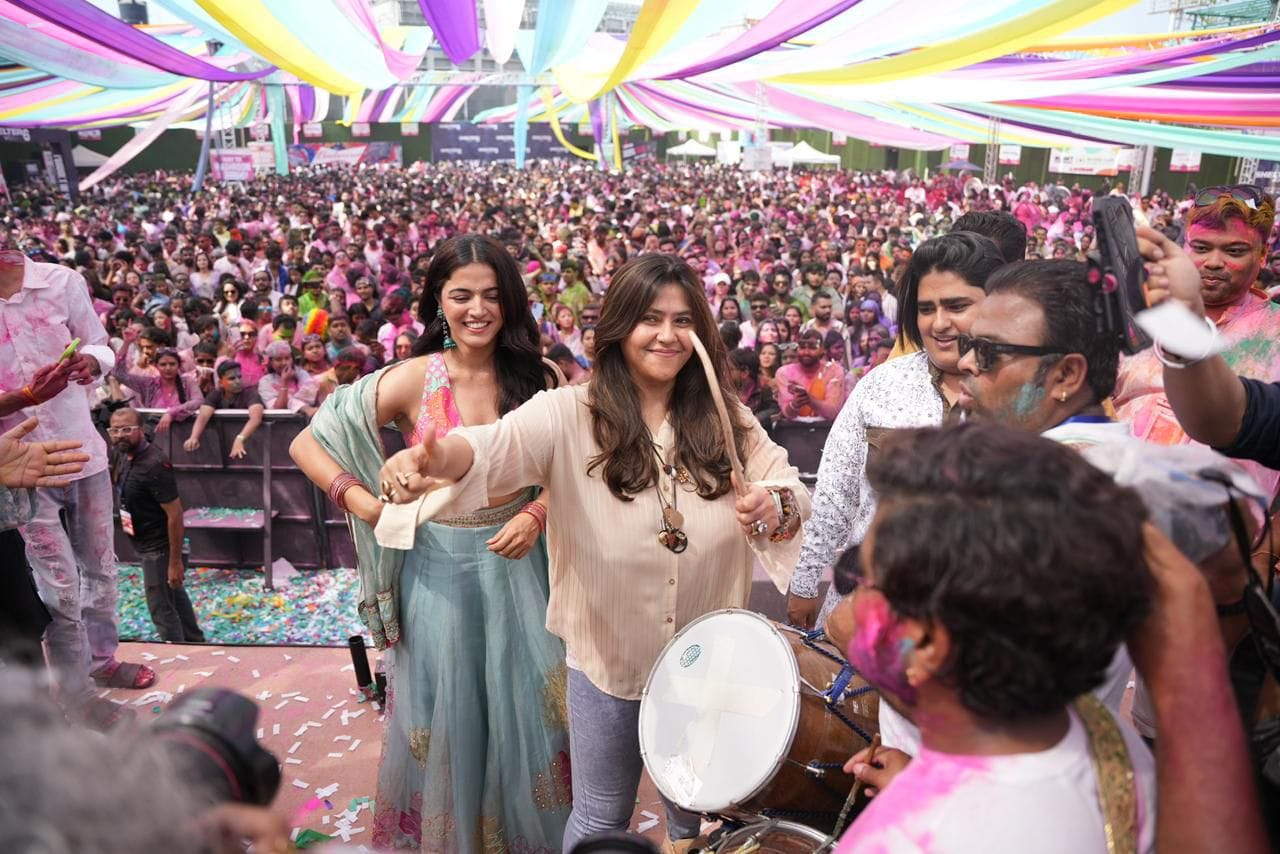 'Ram Ji Aake Bhala Karenge' played at Holi celebration. 