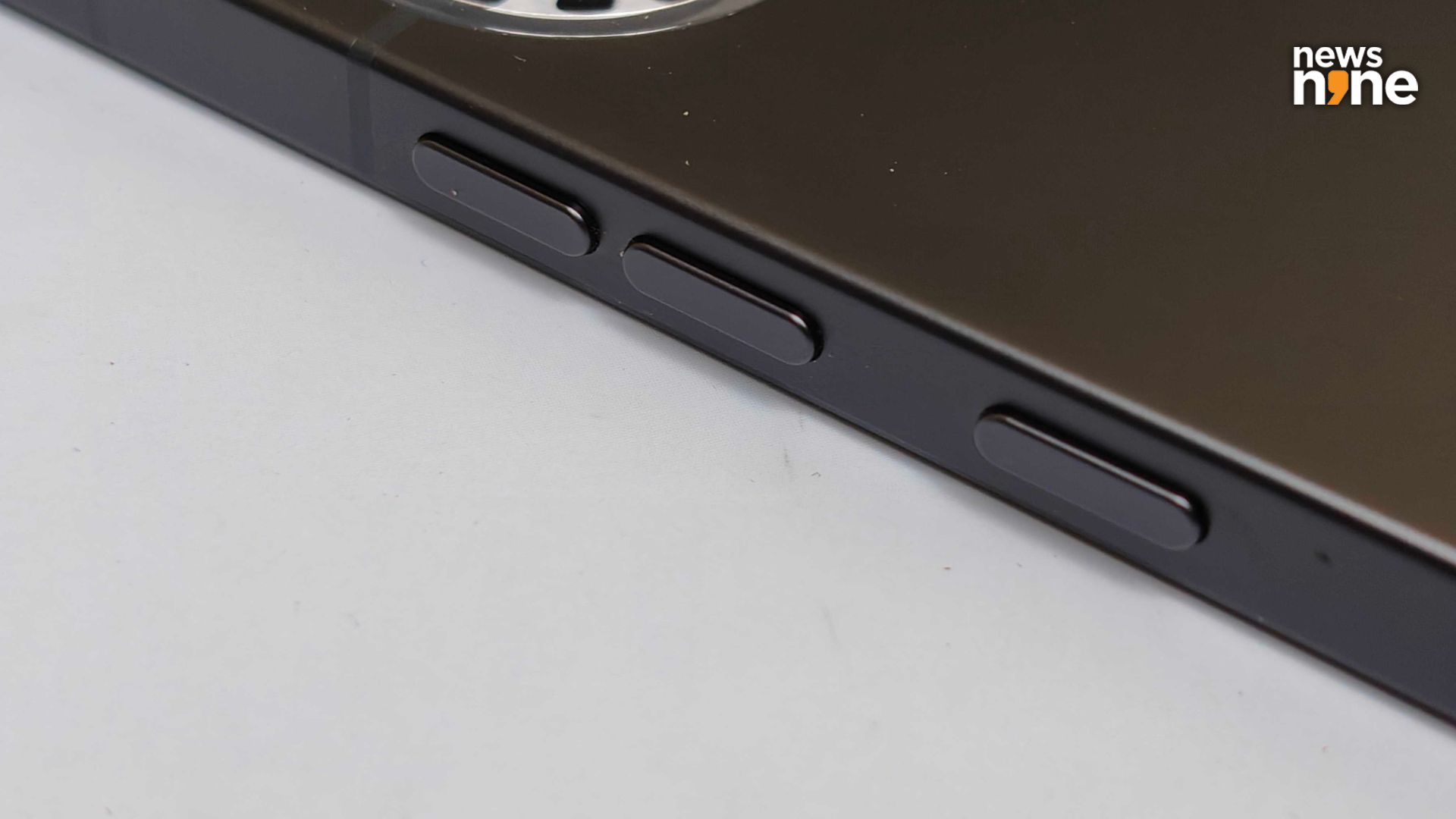 The Volume Rocker and Power Buttons on the left. (Image Credit: Aditya Madanapalle/News9). 