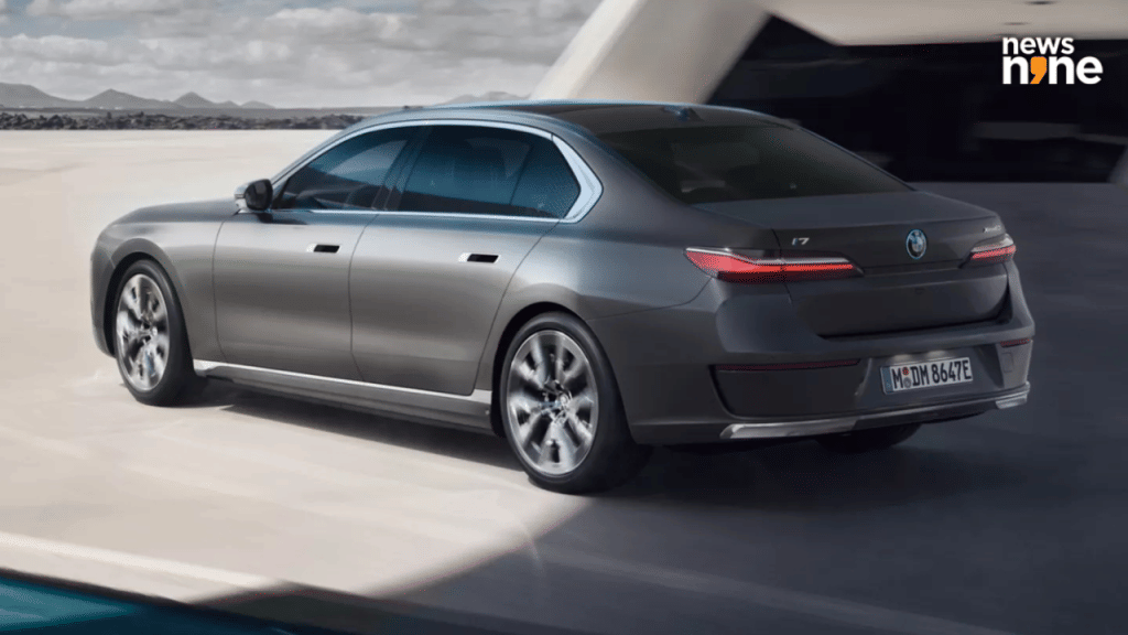 Pre-facelift BMW i7 used for reference. Design will have some tweaks for the upcoming generation