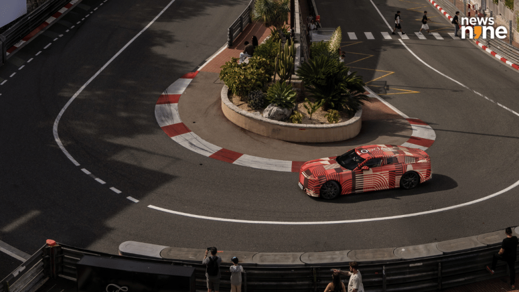 Jaguar Type 01 going around Fairmont hairpin