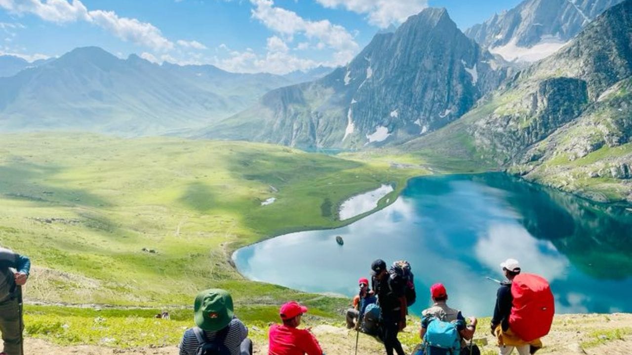 summer hiking destinations in India, best summer treks in India, Himalayan trekking routes, trek in Uttarakhand, trek in Himachal